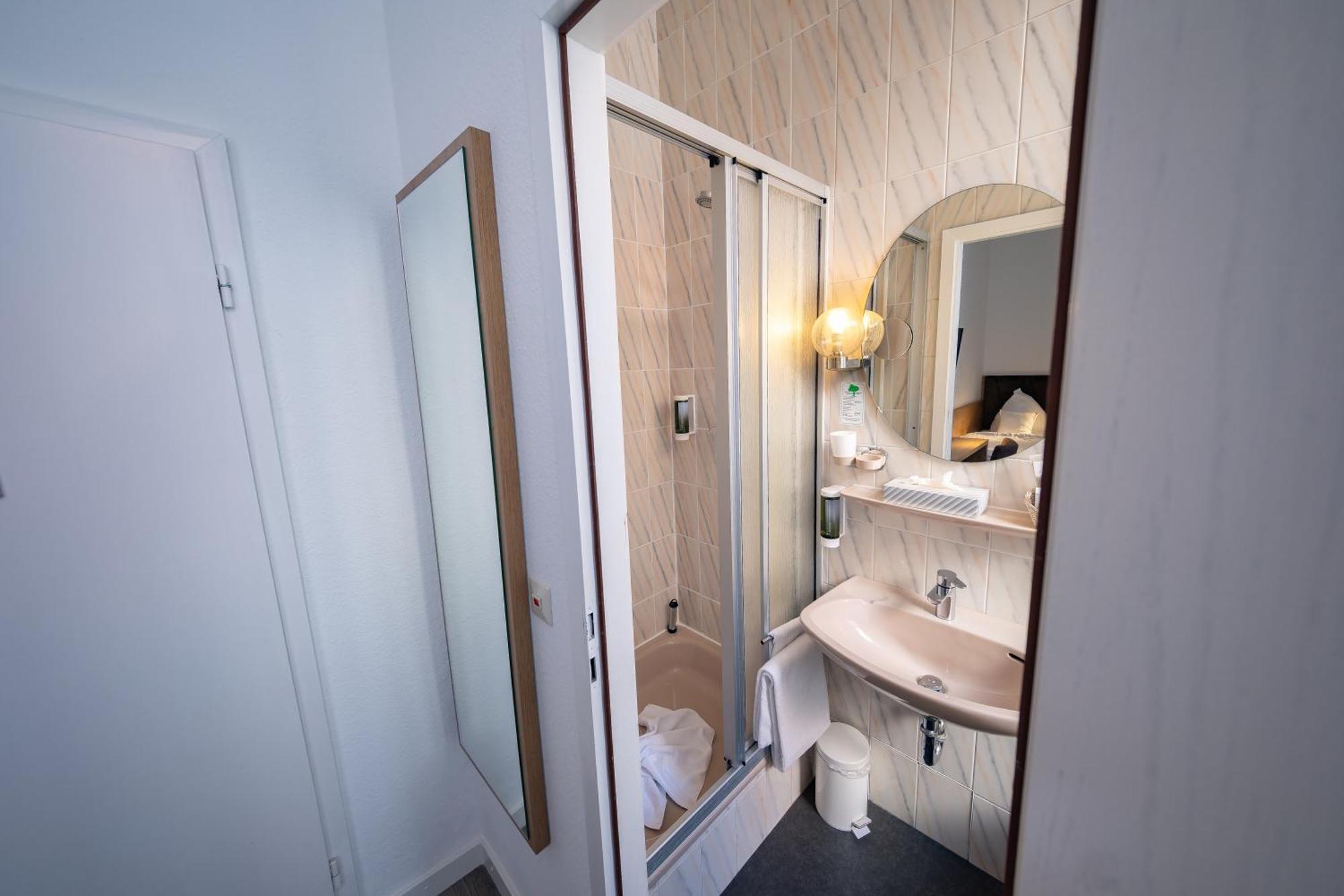 Hotel Alpha Хановер Екстериор снимка
